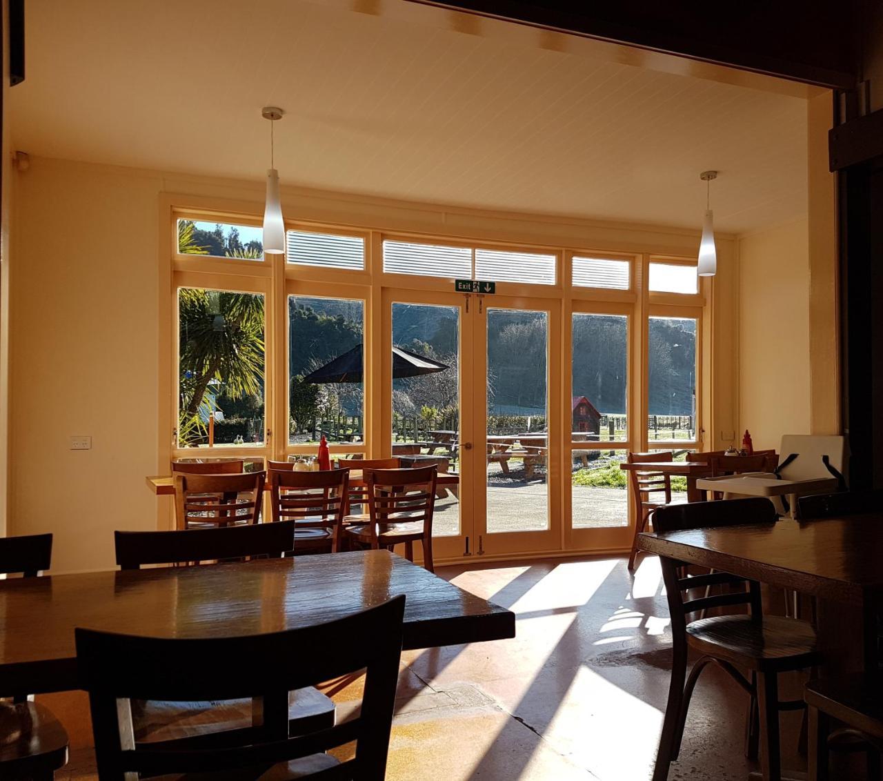 Flat Hills Tourist Park Hotel Ruahine ภายนอก รูปภาพ